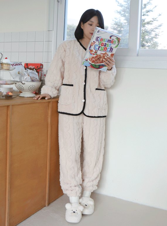 포그니 꽈배기 라인 수면 파자마 세트잠옷 홈웨어 극세사잠옷 겨울잠옷 따뜻한잠옷